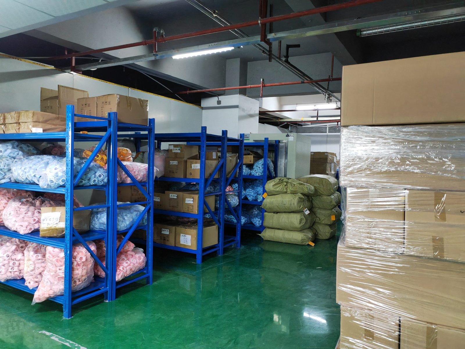 A picture of factory's warehouse.