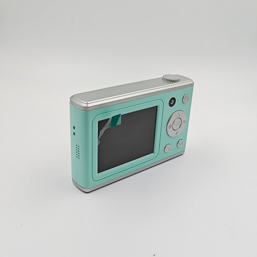 Y23 children's digital camera in green with HD display and easy-to-use control buttons, CE certified for wholesale.