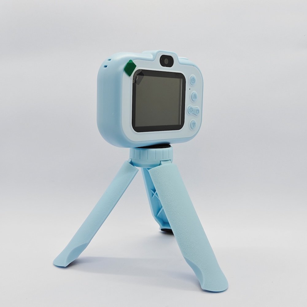 Rear view of Y6 HD dual selfie camera for kids with intuitive buttons and shockproof blue painted shell.
