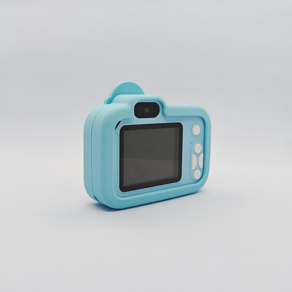 Y8 blue classic kids camera back view showing the HD display screen and rear selfie lens with CE/RoHS certified.