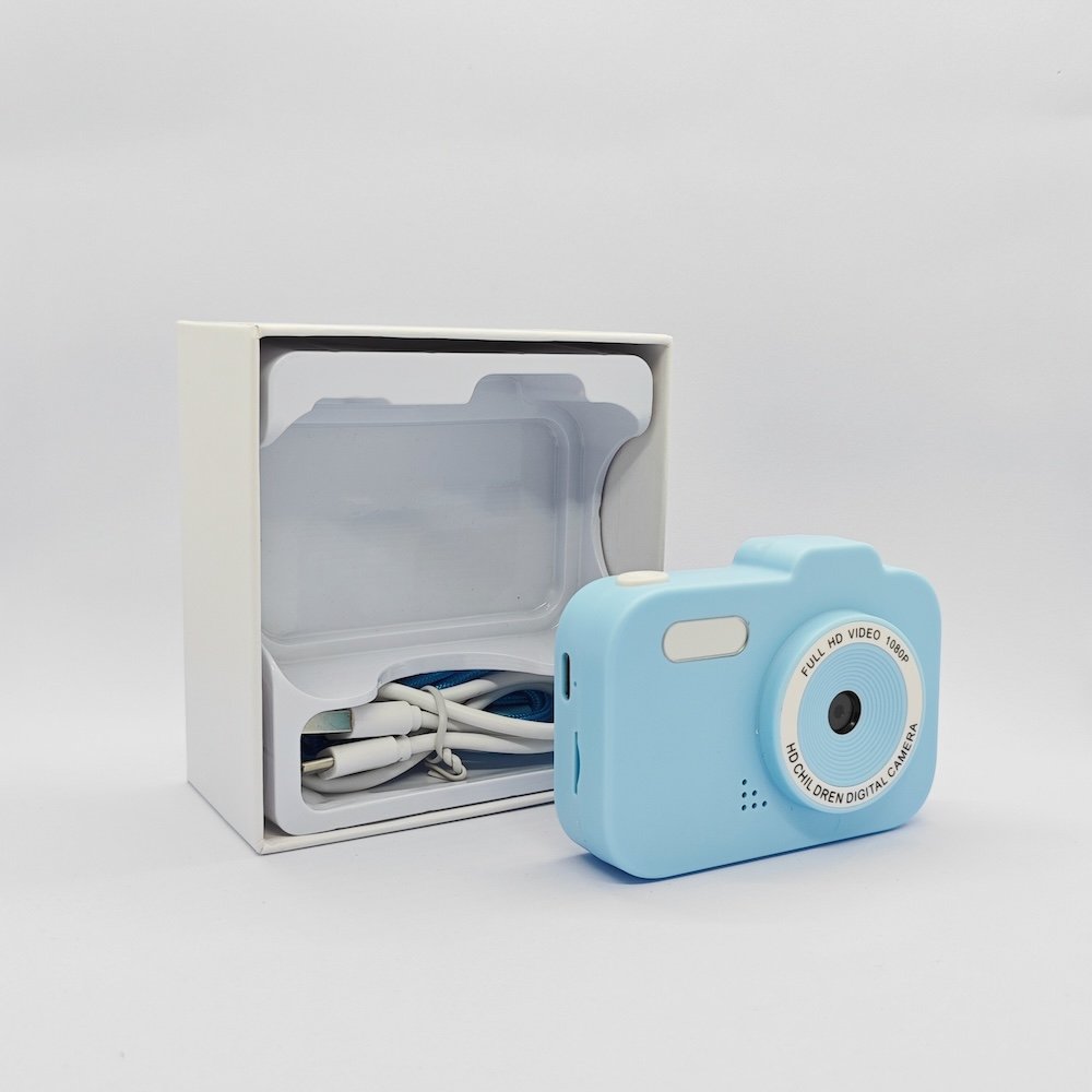Wholesale Y8 kids classic digital camera in blue with protective gift box.